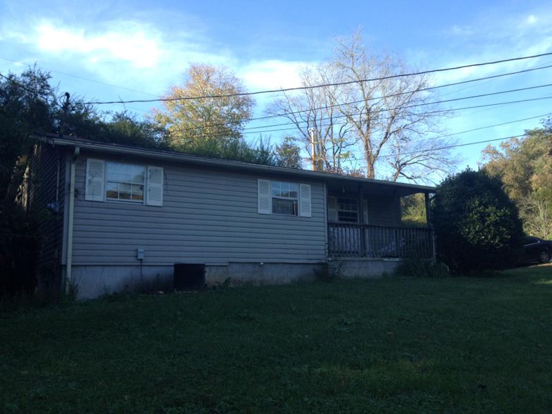 105 Jm White Ln, Clinton, TN 37716