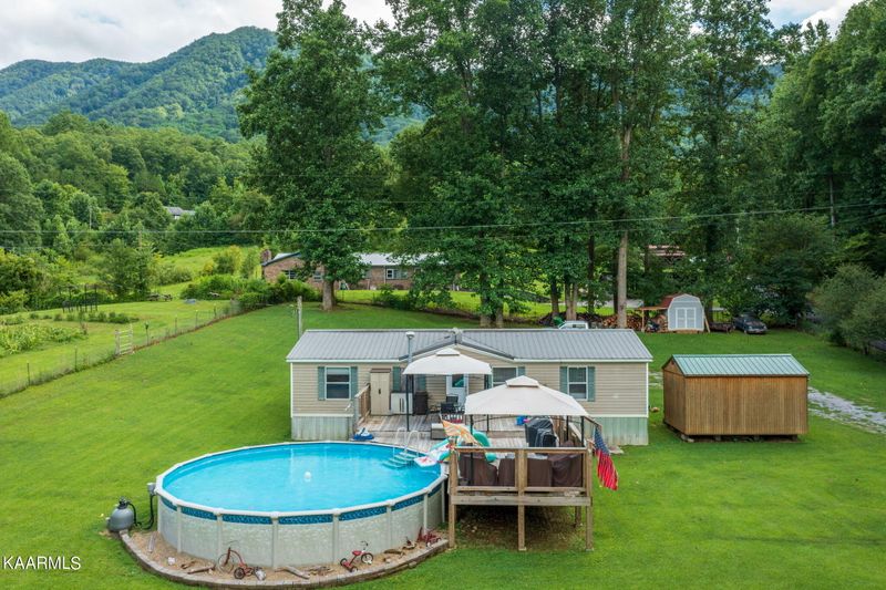 105 Lail Ln, Townsend, TN 37882