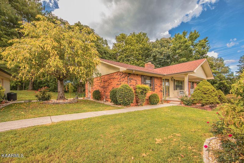 105 Lexington Ln, Clinton, TN 37716