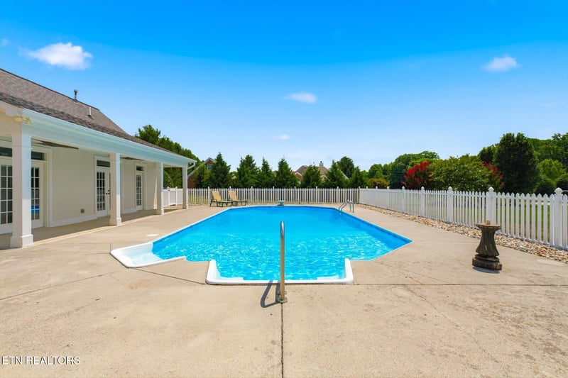 105 Lindsey Dr, Madisonville, TN 37354
