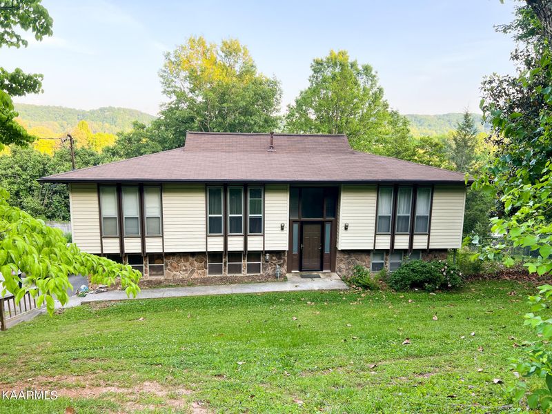 105 Middlebury Rd, Oak Ridge, TN 37830