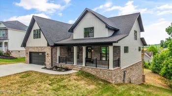 105 Mistletoeberry Rd, Oak Ridge, TN 37830