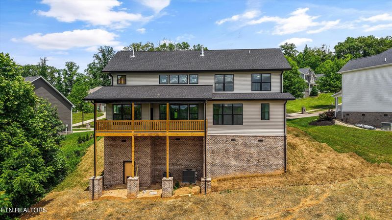 105 Mistletoeberry Rd, Oak Ridge, TN 37830