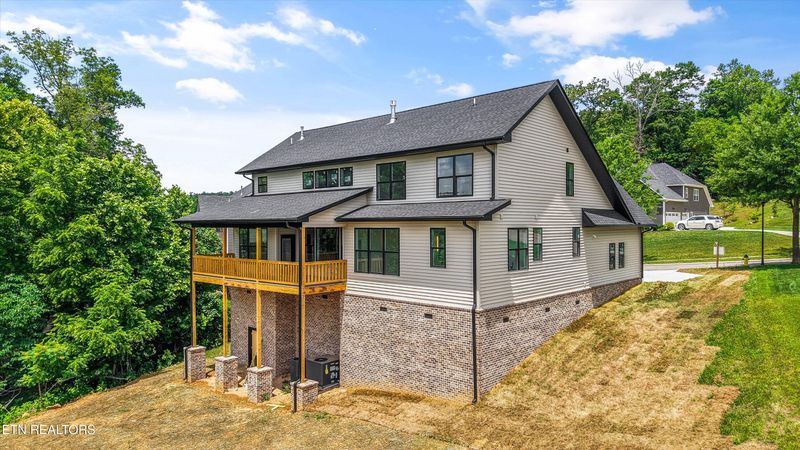 105 Mistletoeberry Rd, Oak Ridge, TN 37830