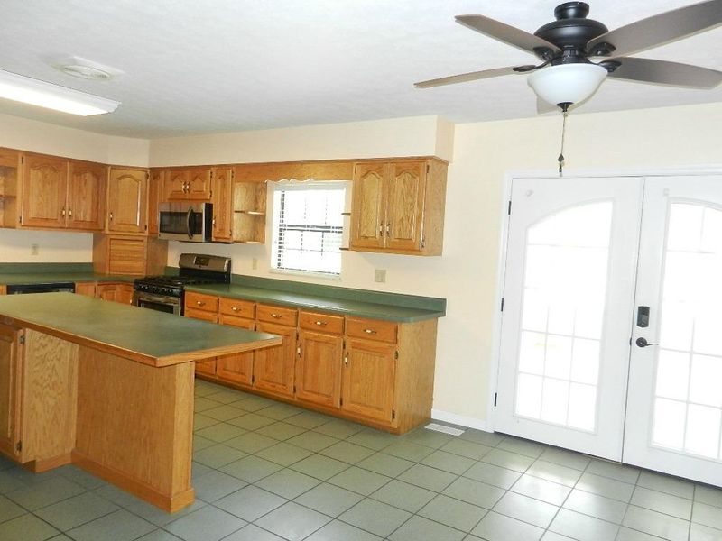 105 N Hewitt Ave, Rockwood, TN 37854