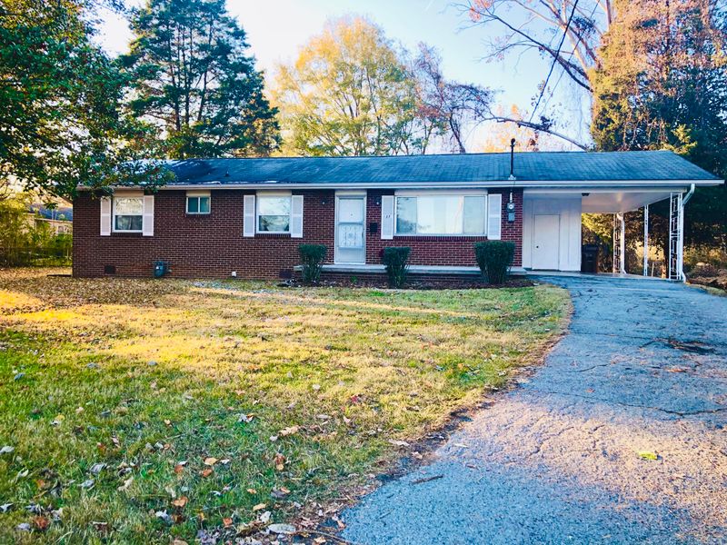 105 N Hickory Ln, Oak Ridge, TN 37830