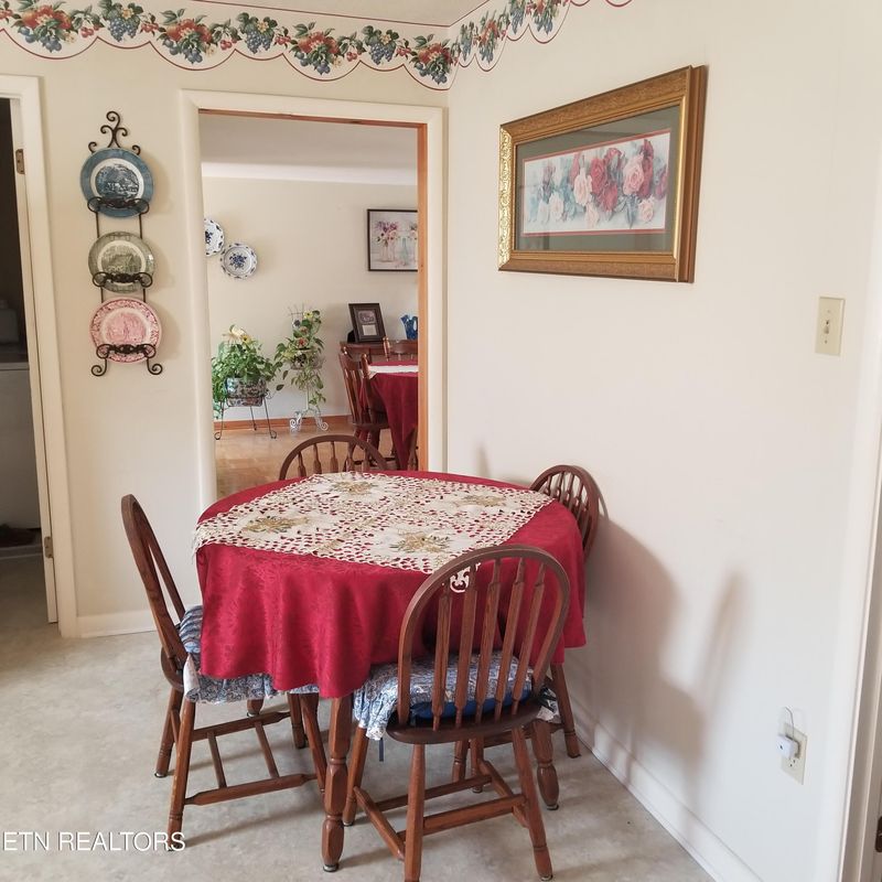 105 Oakdale Ln, Oakdale, TN 37829