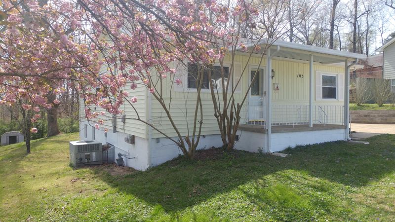 105 Ogden Ln, Oak Ridge, TN 37830