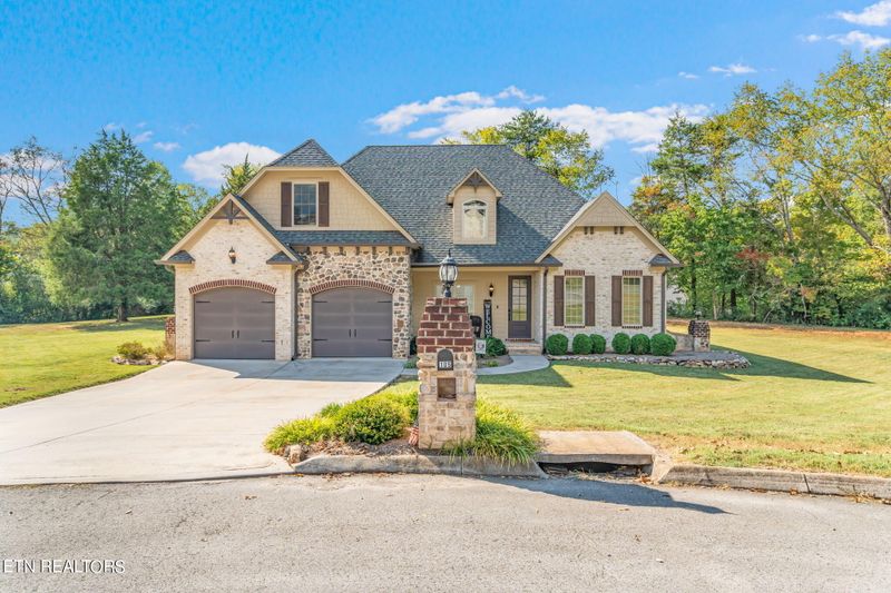 105 Orchard Ln, Clinton, TN 37716