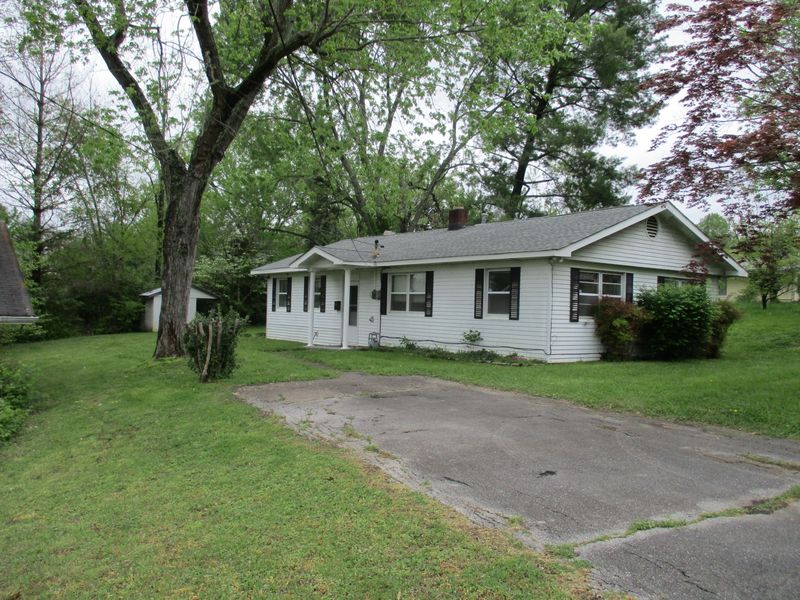 105 Parsons Rd, Oak Ridge, TN 37830