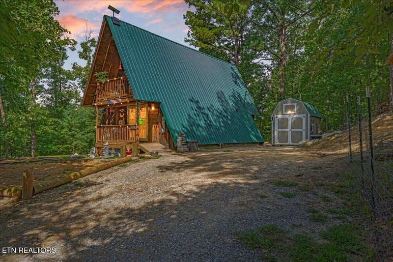 105 Payne Mountain Rd, Tellico Plains, TN 37385