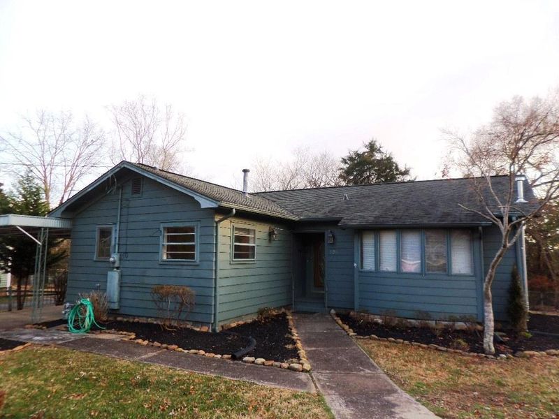 105 Peach Rd, Oak Ridge, TN 37830