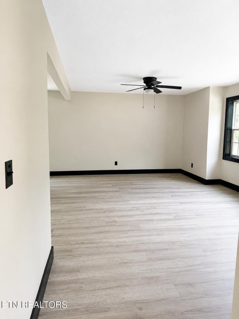 105 Pelham Rd, Knoxville, TN 37914