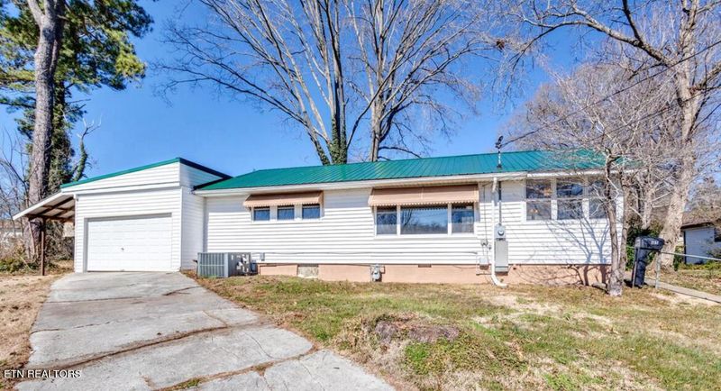 105 Phillips Ln, Oak Ridge, TN 37830