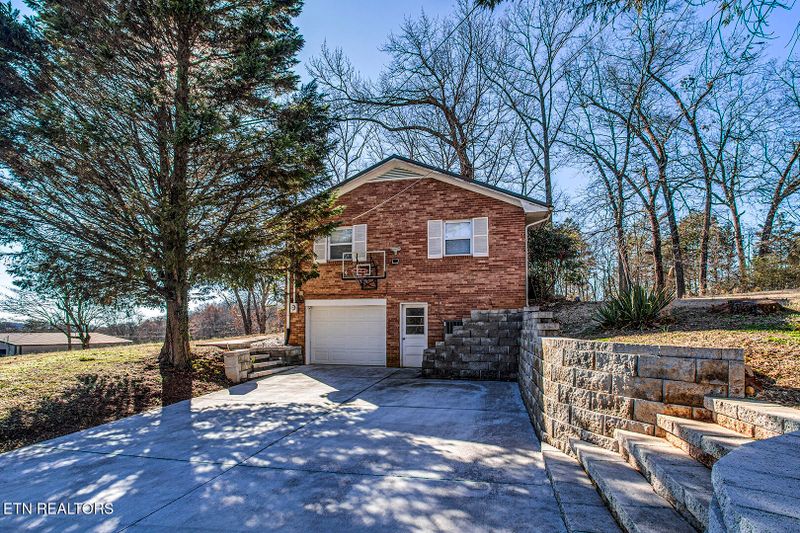 105 Port Madison Dr, Loudon, TN 37774