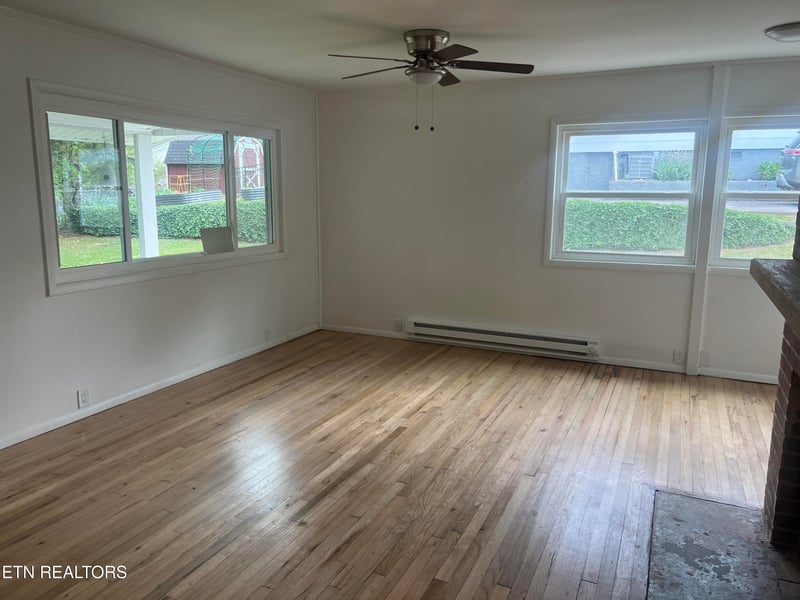 105 Porter Rd, Oak Ridge, TN 37830