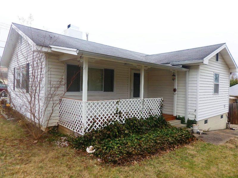 105 Powell Rd, Oak Ridge, TN 37830