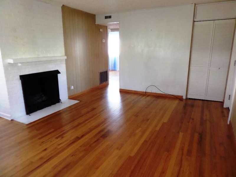 105 Powell Rd, Oak Ridge, TN 37830