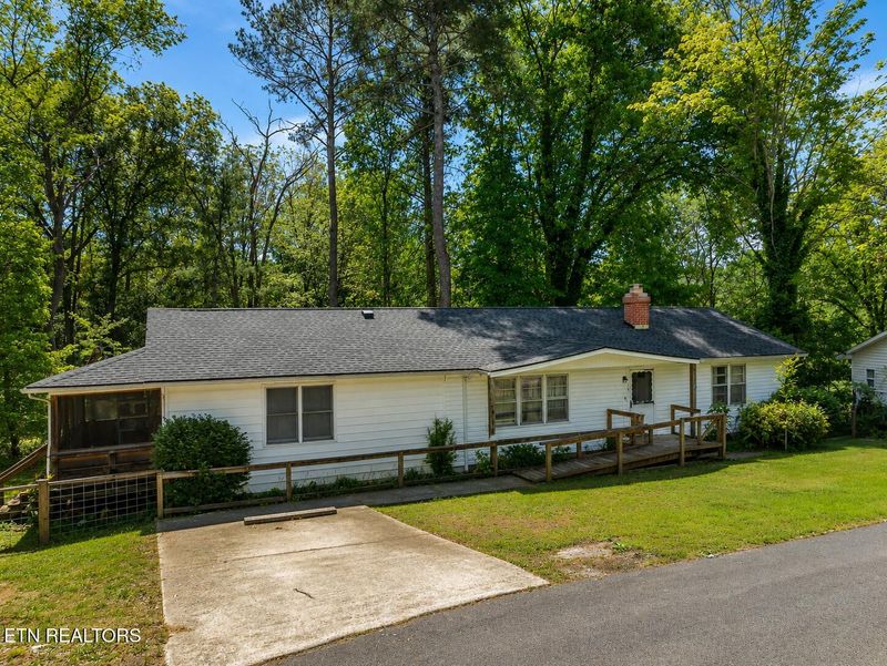 105 Rand Cir, Oak Ridge, TN 37830