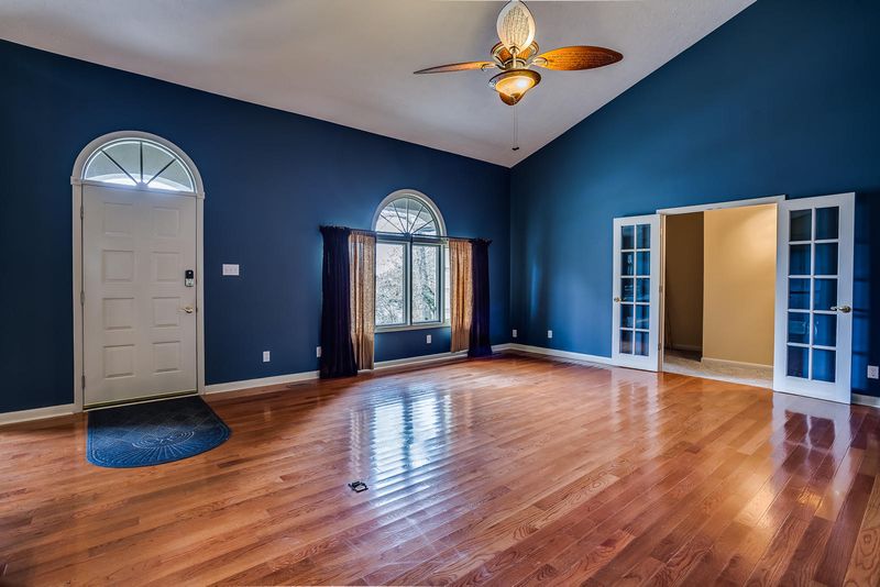 105 River Point Dr, Lenoir City, TN 37772