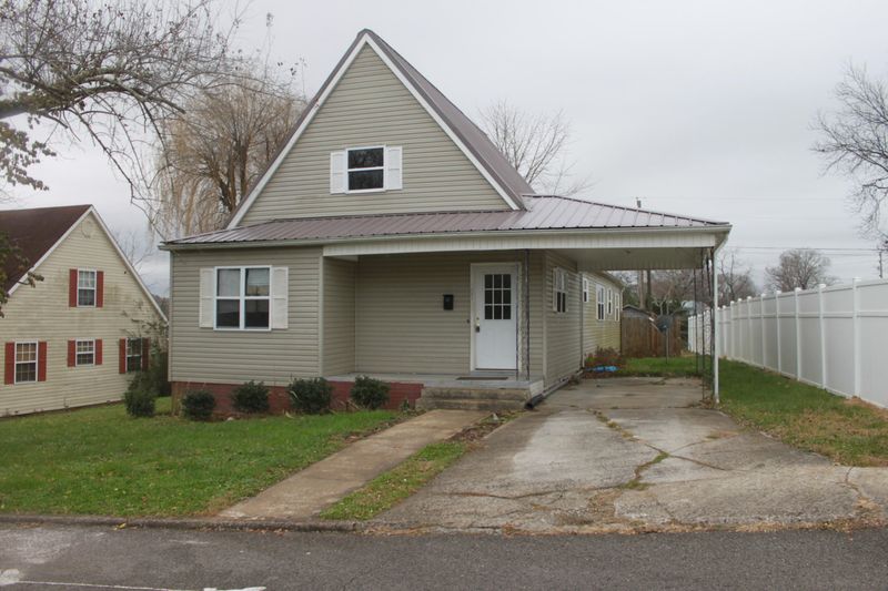 105 S Cross St, Oneida, TN 37841