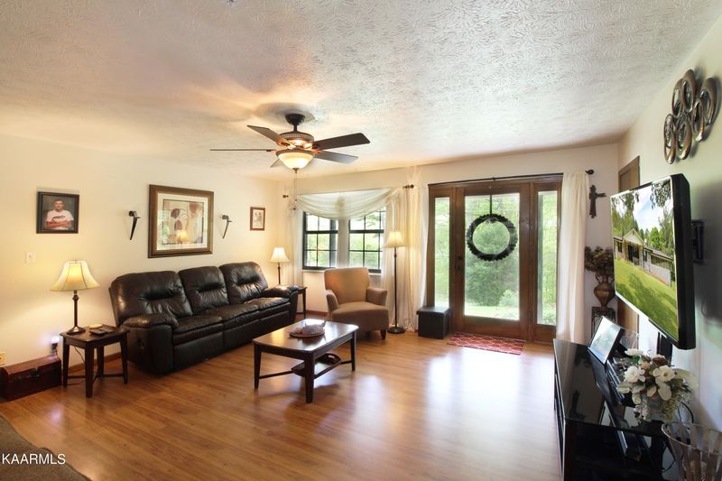 105 Sandy Ln, Maynardville, TN 37807