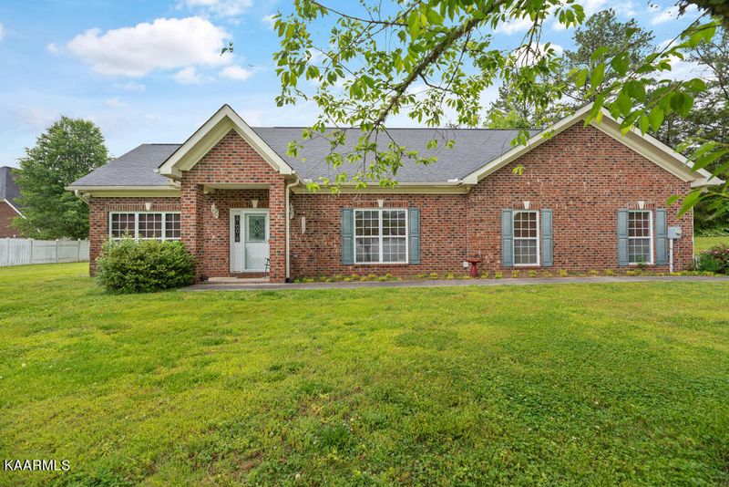 105 Shagbark Ln, Oak Ridge, TN 37830