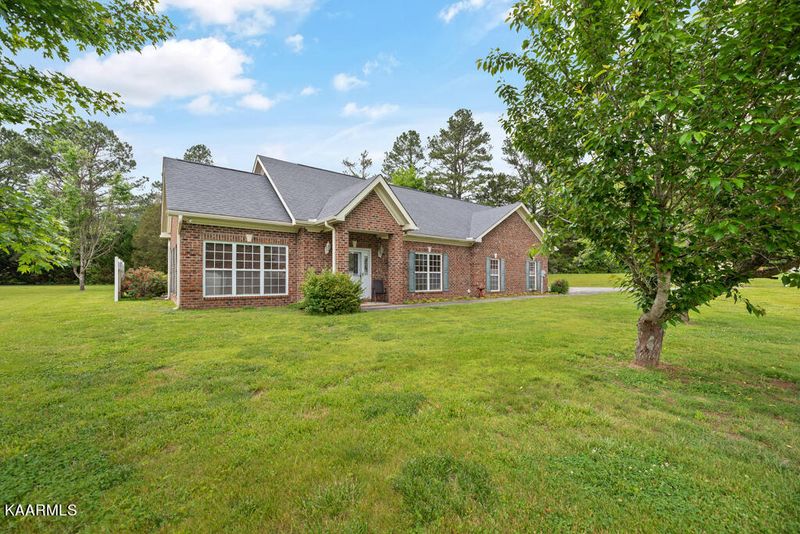 105 Shagbark Ln, Oak Ridge, TN 37830