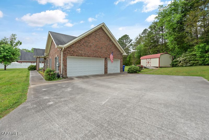 105 Shagbark Ln, Oak Ridge, TN 37830