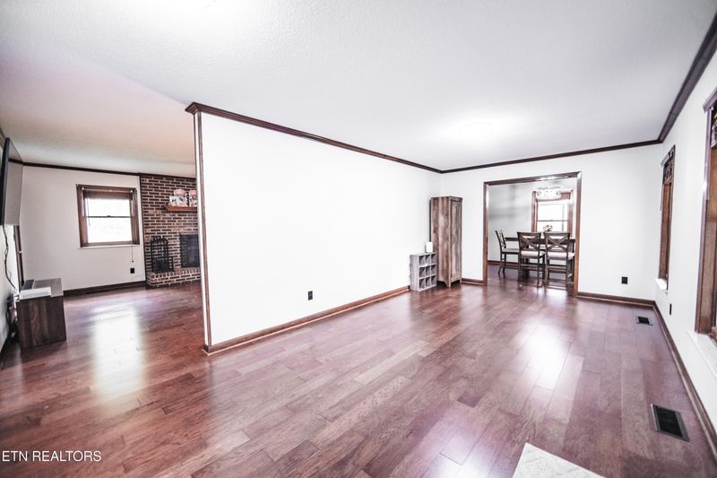 105 Simpson Ln, Oliver Springs, TN 37840