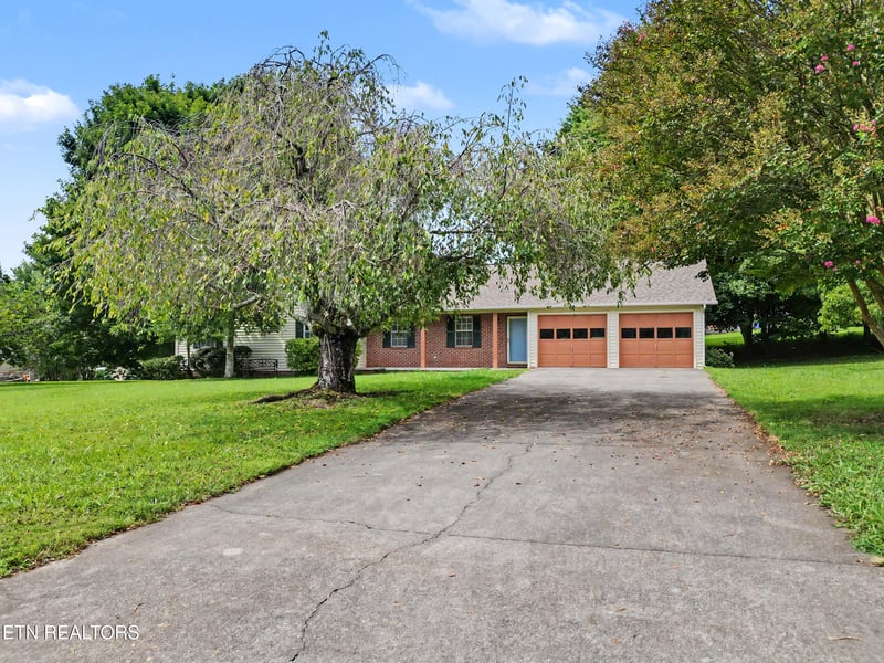 105 Stonecrest Ct, Maryville, TN 37804