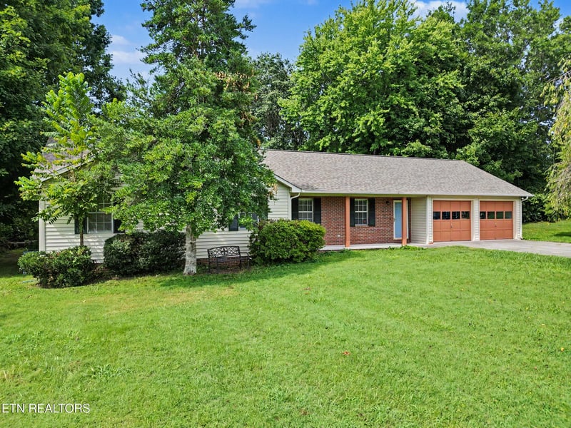 105 Stonecrest Ct, Maryville, TN 37804