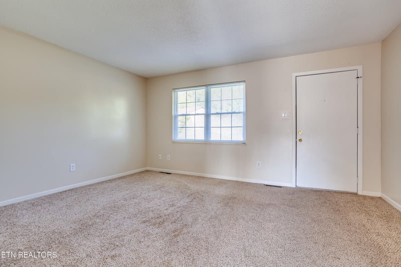 105 Tracy Ln, Oak Ridge, TN 37830