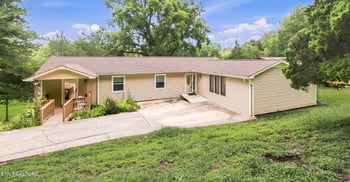 105 Trenton Dr, Oak Ridge, TN 37830