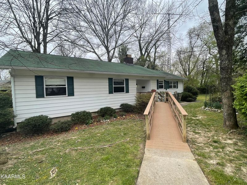 105 Ulena Ln, Oak Ridge, TN 37830