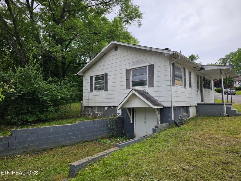 105 Venus Rd, Oak Ridge, TN 37830