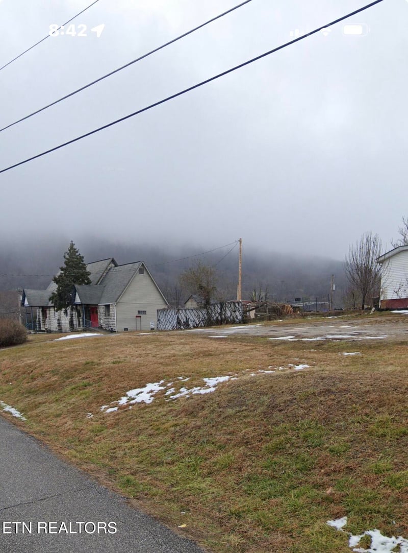 105 W Ash St, Lafollette, TN 37766