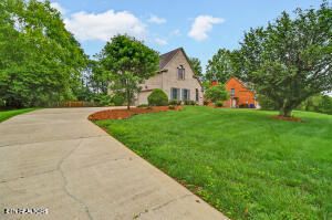 105 W Melbourne Rd, Oak Ridge, TN 37830