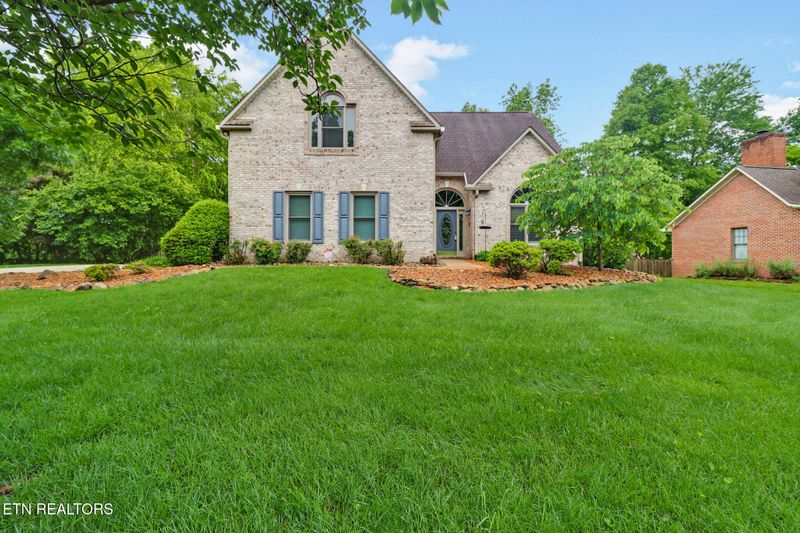 105 W Melbourne Rd, Oak Ridge, TN 37830