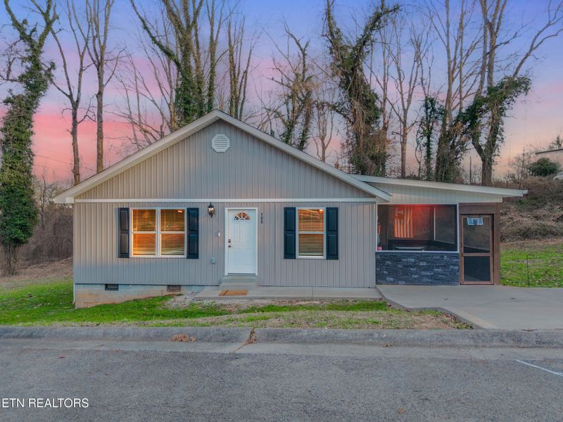 105 Waddell Pl, Oak Ridge, TN 37830