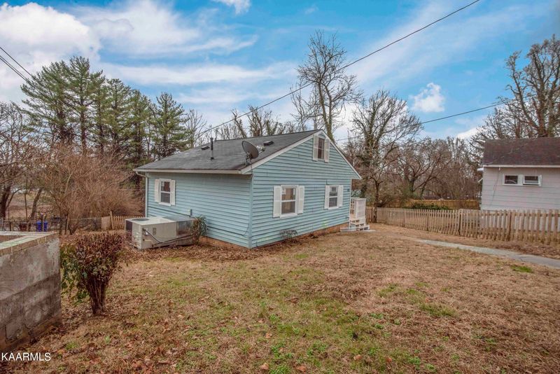 105 Wainwright Rd, Oak Ridge, TN 37830
