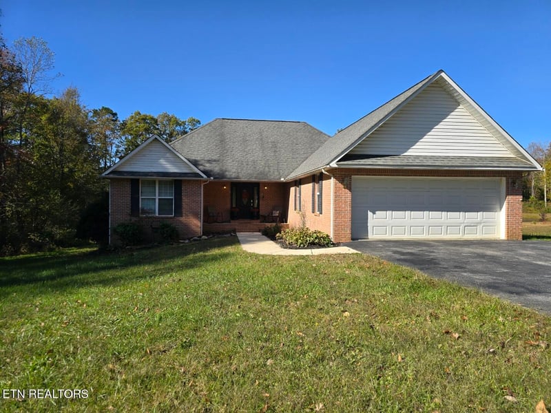1050 Jane Phillips Rd, Oneida, TN 37841