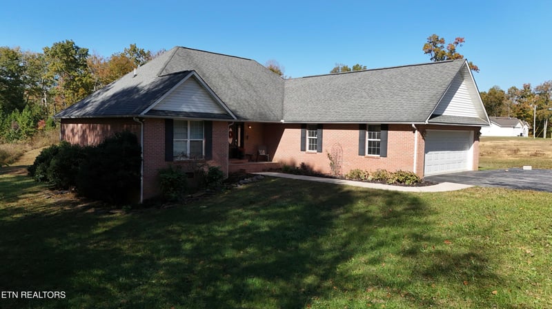 1050 Jane Phillips Rd, Oneida, TN 37841