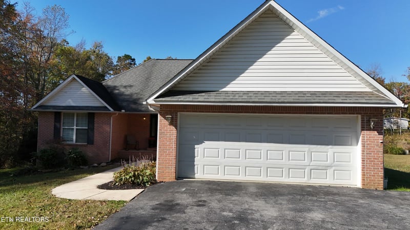 1050 Jane Phillips Rd, Oneida, TN 37841