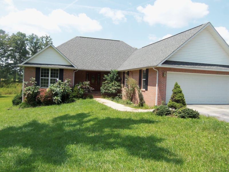 1050 Jane Phillips Road Rd, Oneida, TN 37841