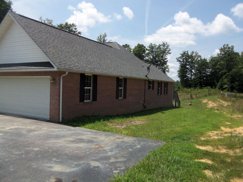 1050 Jane Phillips Road Rd, Oneida, TN 37841