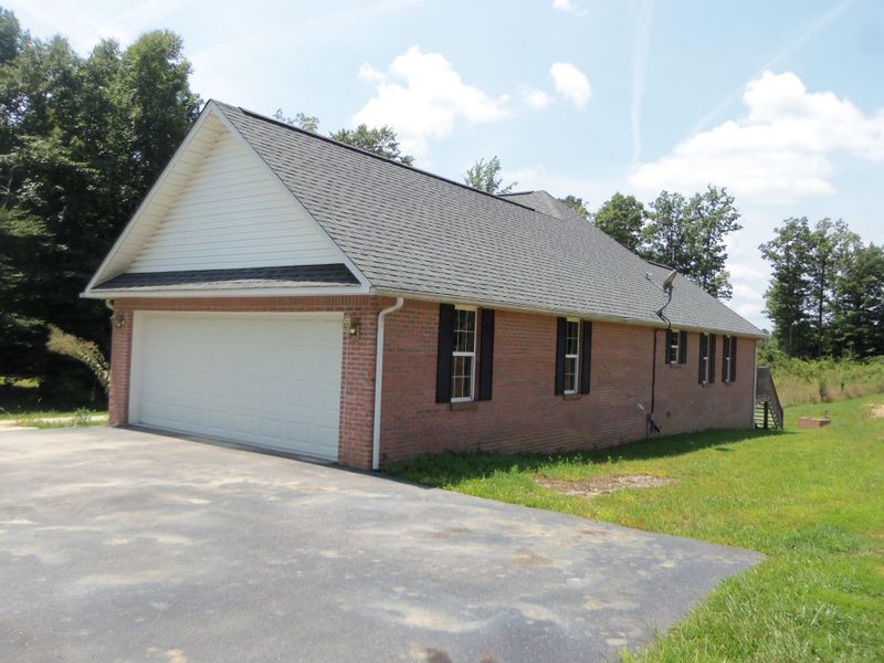1050 Jane Phillips Road Rd, Oneida, TN 37841