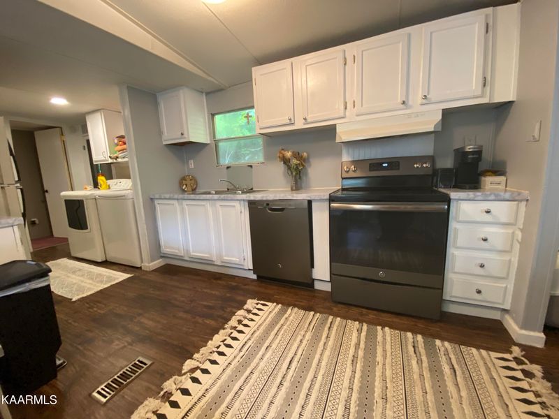 1050 Loop Rd, Sevierville, TN 37876