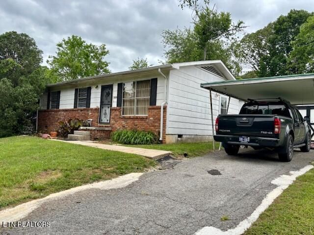 1050 Outer Dr, Lenoir City, TN 37771