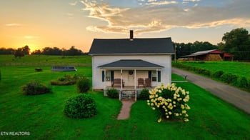 1051 Happy Hollow Rd, Lenoir City, TN 37771